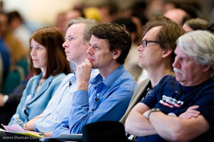 一般参加者と同席して講演を聴くMySQL社の中心メンバー