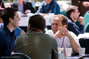 屋外での昼食風景