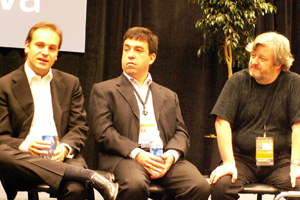 Mark Shuttleworth氏(左)
