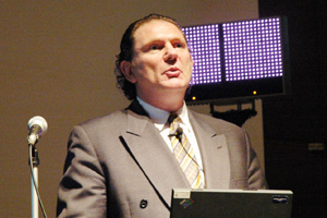 Yefim Natis氏
