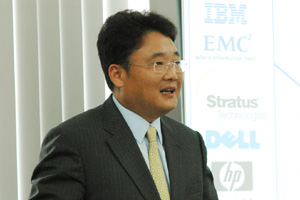 RedFlag Software Chris Zhao氏