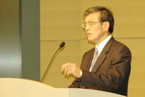 NEC 執行役員常務 伊久美 功一氏