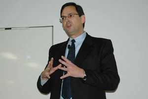 John McVay氏